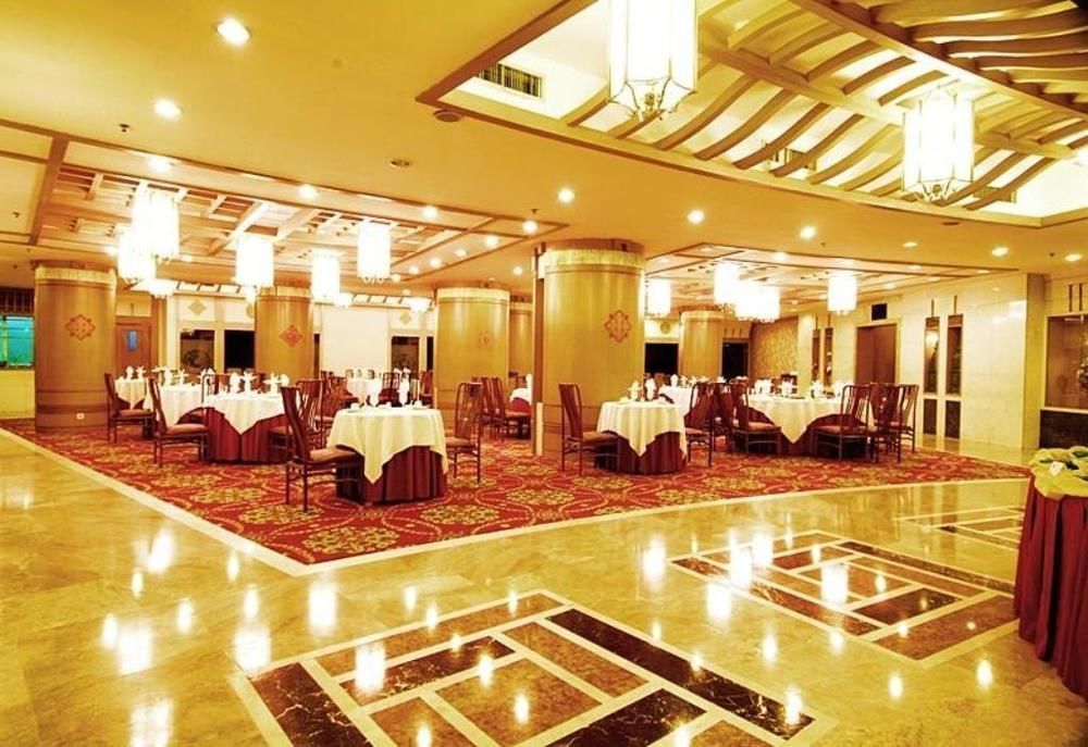 Crown Hotel Wuhan Bagian luar foto