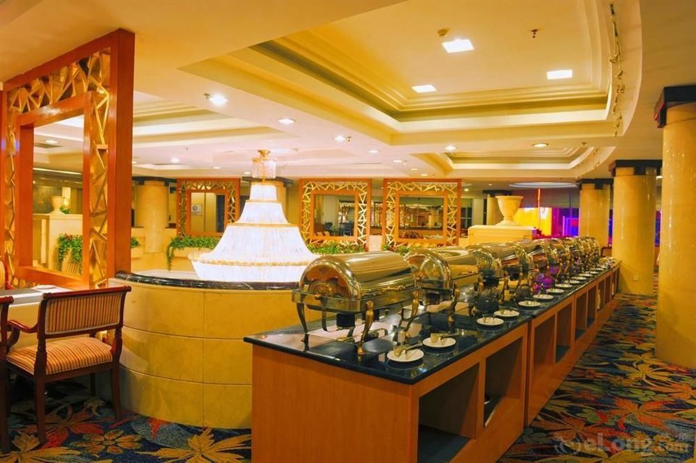 Crown Hotel Wuhan Bagian luar foto