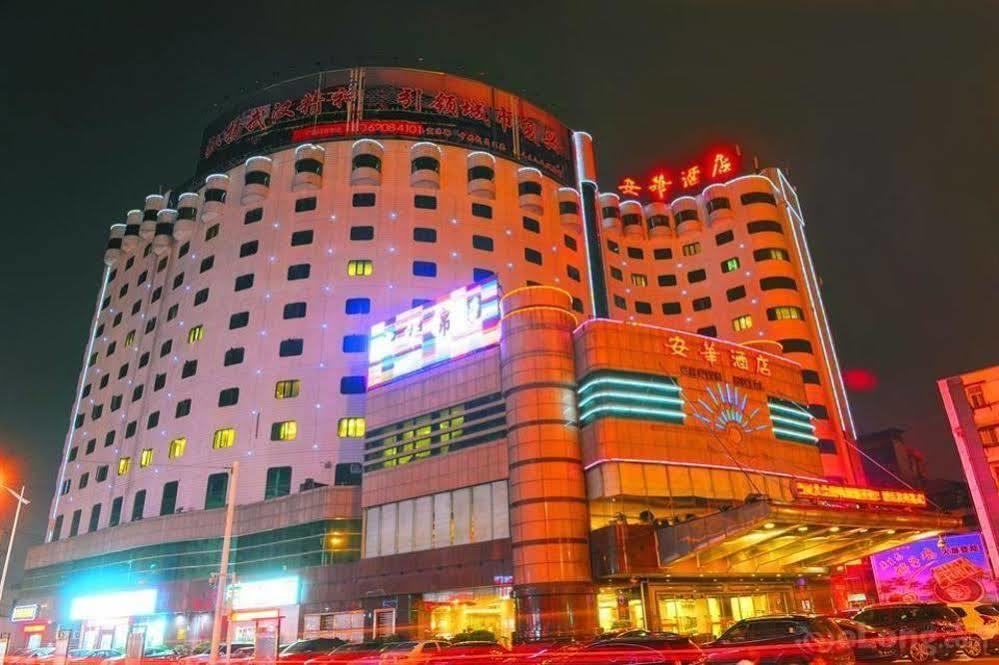 Crown Hotel Wuhan Bagian luar foto