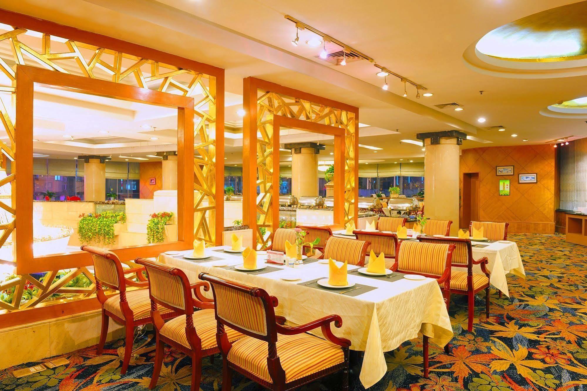 Crown Hotel Wuhan Bagian luar foto