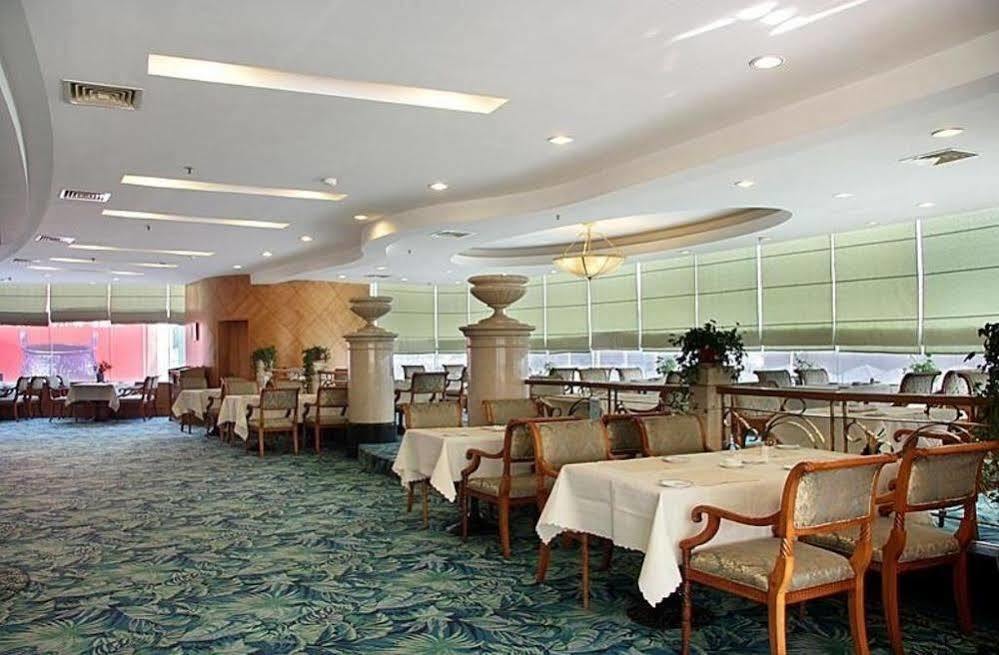 Crown Hotel Wuhan Bagian luar foto