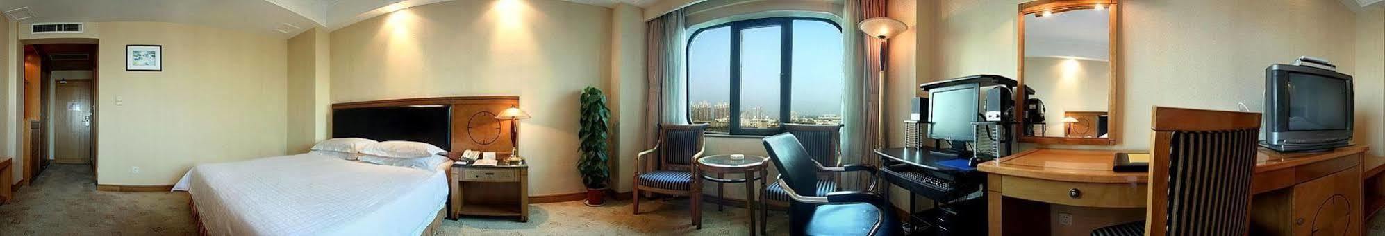 Crown Hotel Wuhan Bagian luar foto