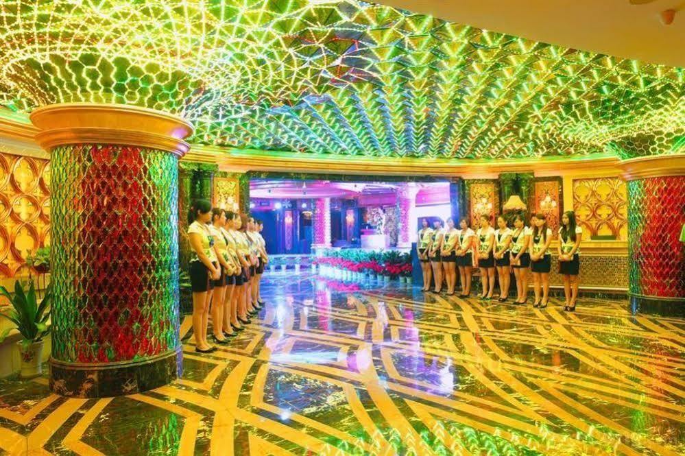 Crown Hotel Wuhan Bagian luar foto